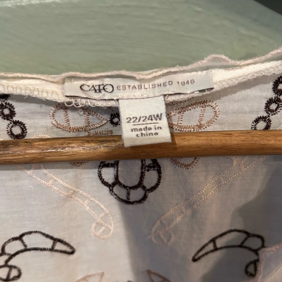 NWOT Cato Women's Multicolored Embroidered Blouse Size 22/24W - Picture 4 of 10